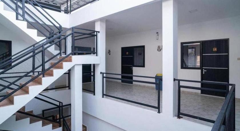 Oyo 94143 Mahagoni House Syariah Hotel Bogor Bagian luar foto