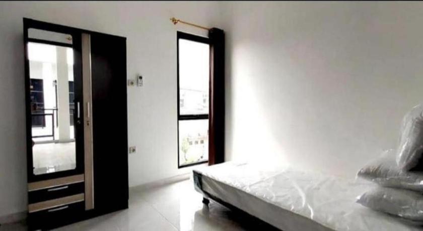 Oyo 94143 Mahagoni House Syariah Hotel Bogor Bagian luar foto